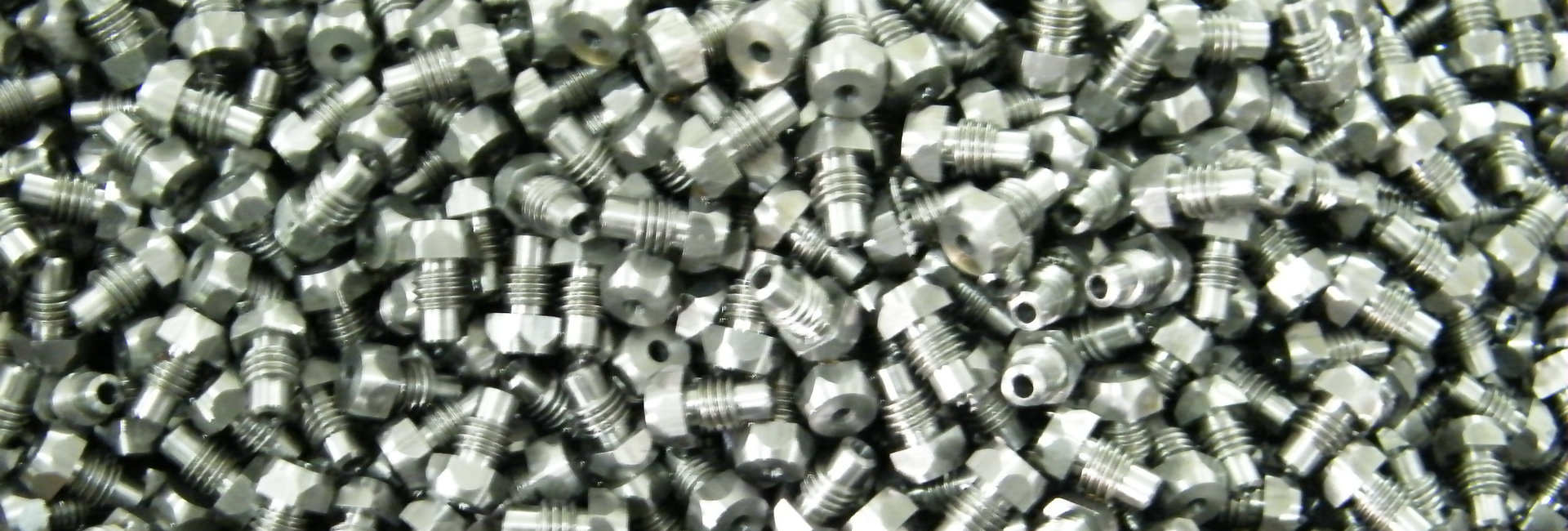 pièces tournées sur mesure à filetage hexagonal de précision